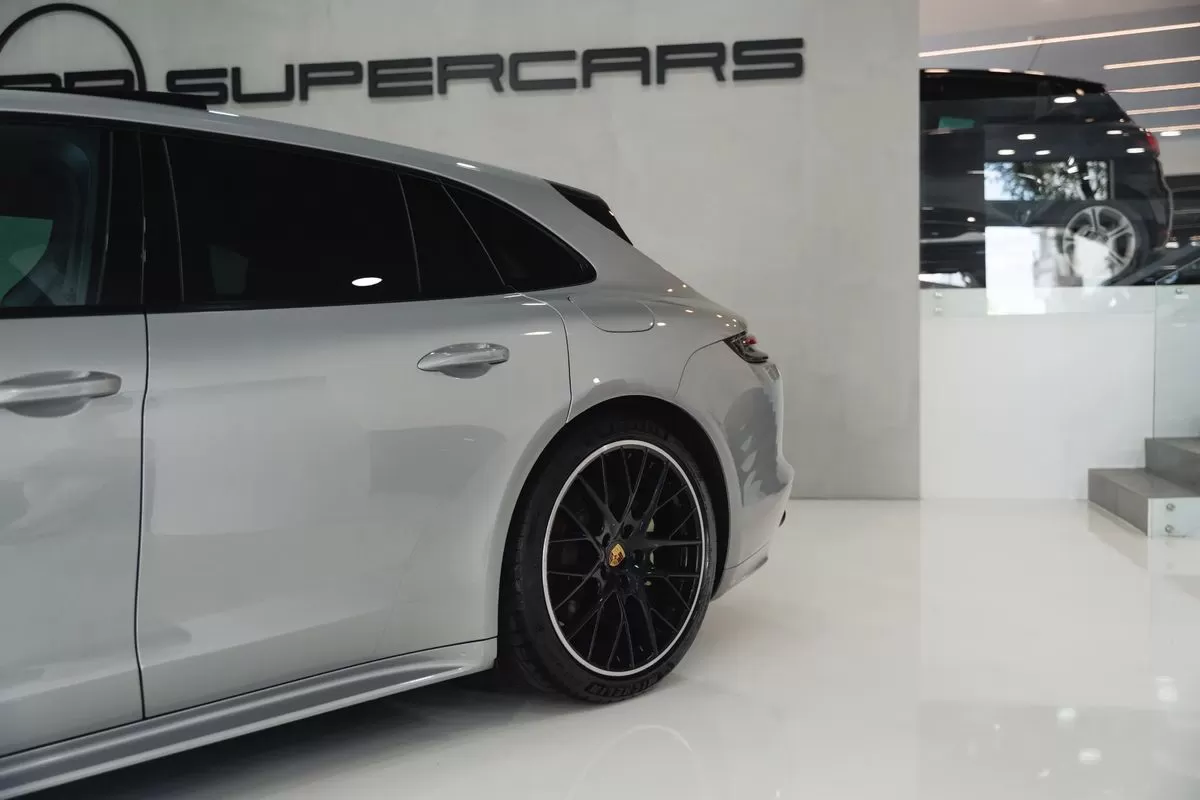 Porsche Panamera Sport Turismo  4 E  Hybrid Edition 10 Anos - foto 8