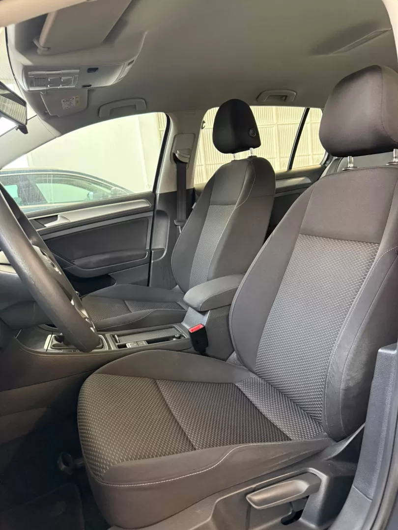 VW Golf 1.6 TDI SCR Comfortline - foto 8