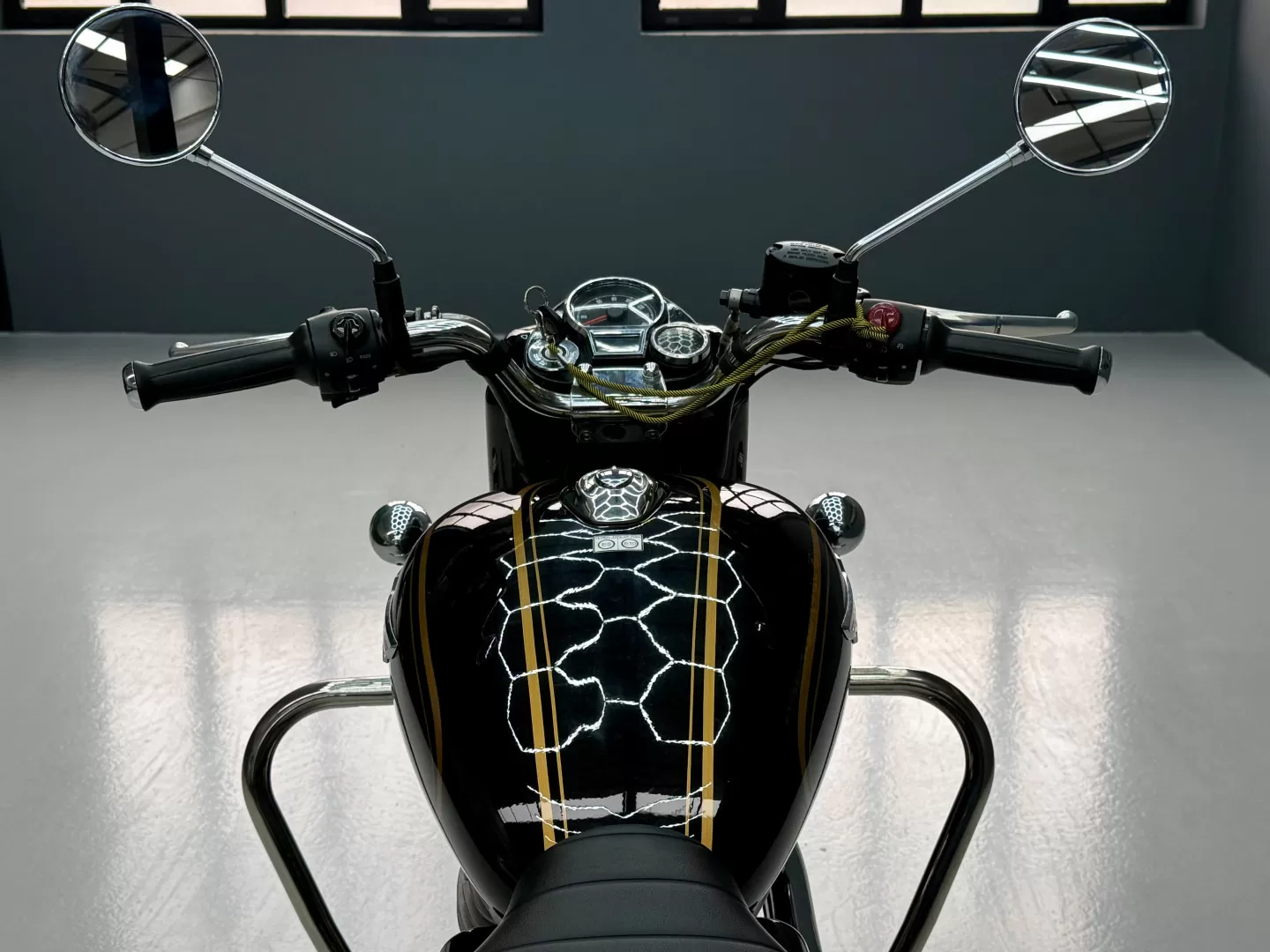 Royal Enfield Bullet 350 - foto 8