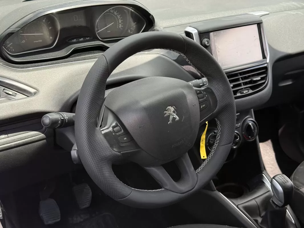 Peugeot 208 1.6 BlueHDi Style - foto 4
