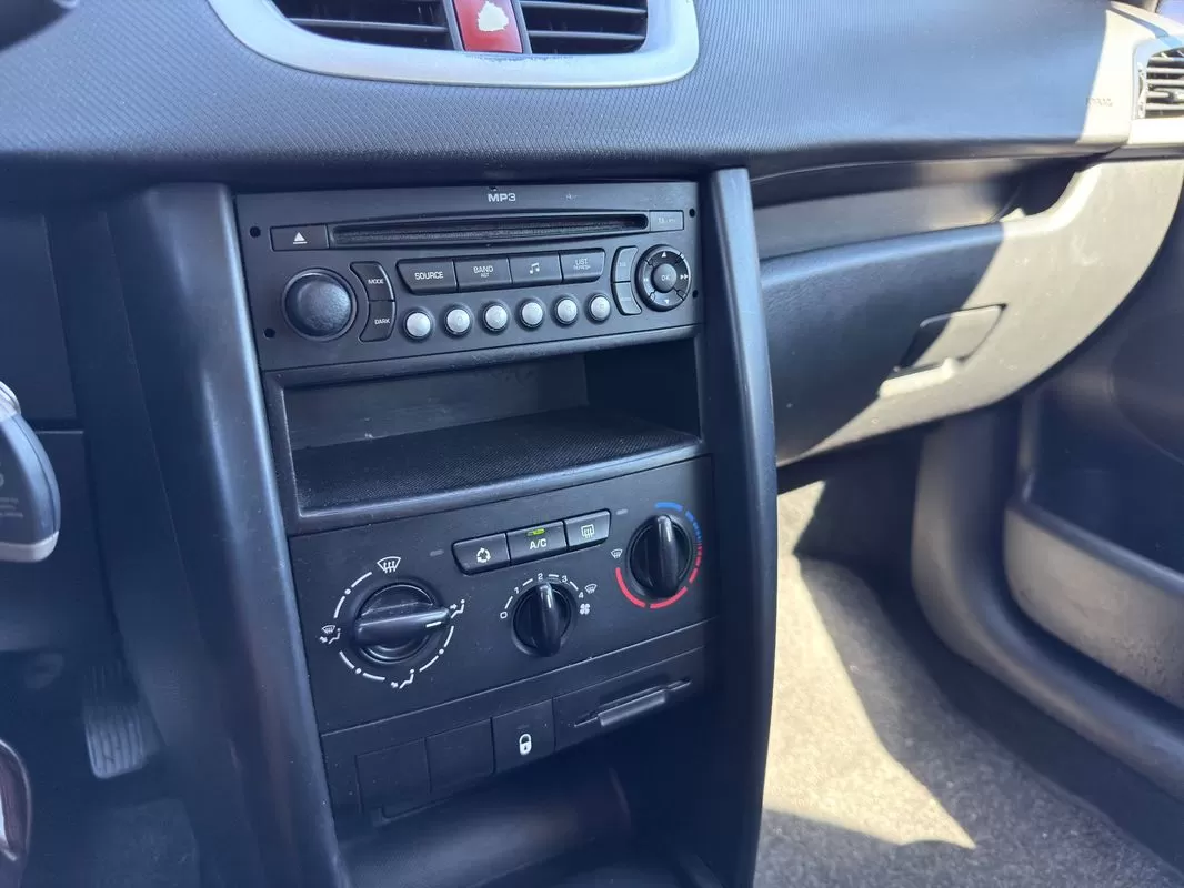 Peugeot  207 1.4 HDI Van - foto 7