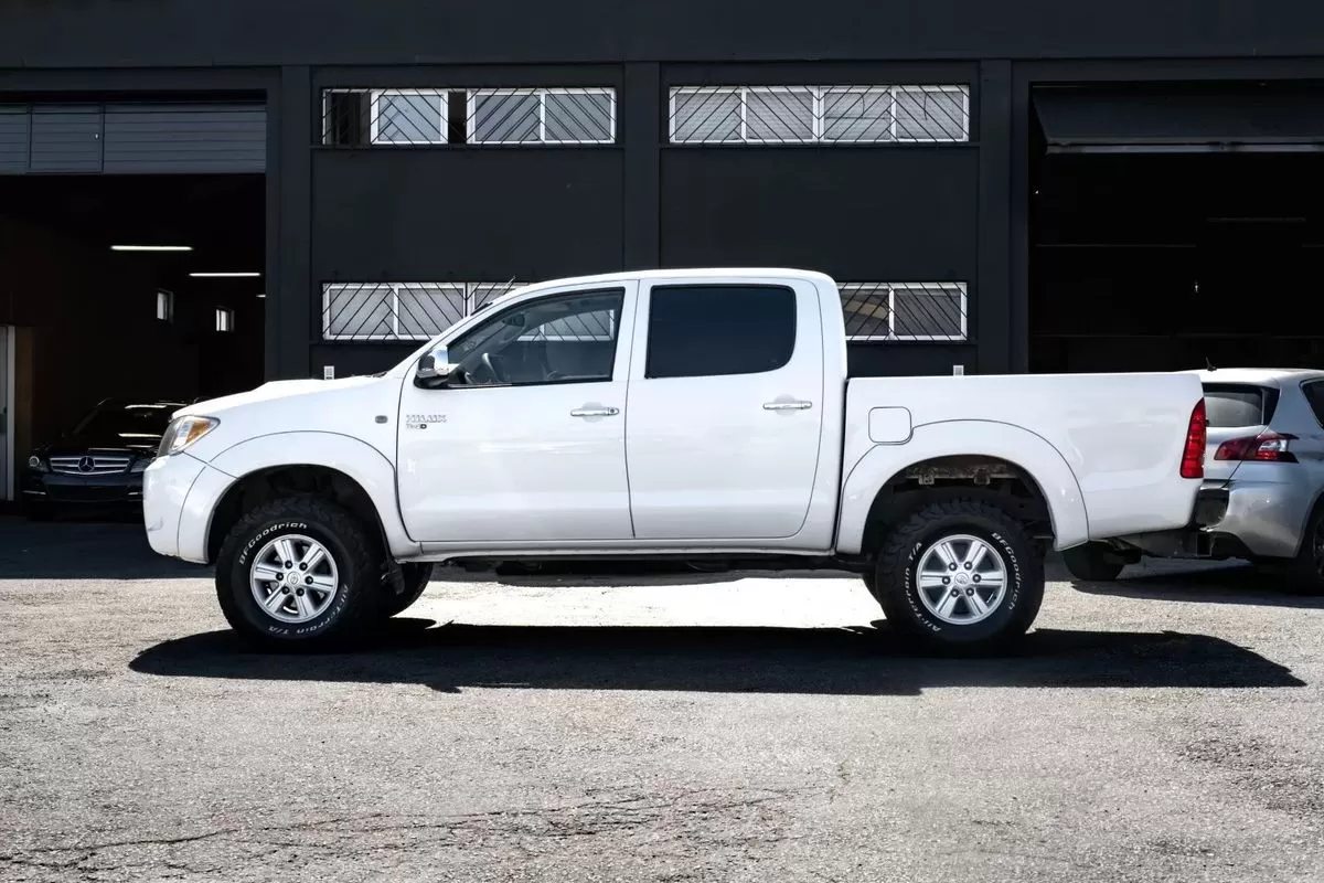 Toyota Hilux 2.5 D-4D 4WD CE AC - foto 2
