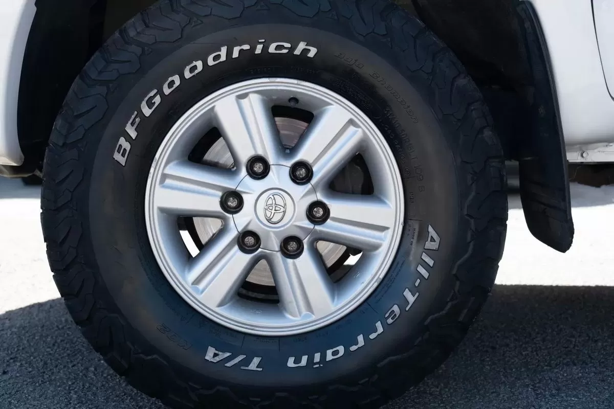 Toyota Hilux 2.5 D-4D 4WD CE AC - foto 3