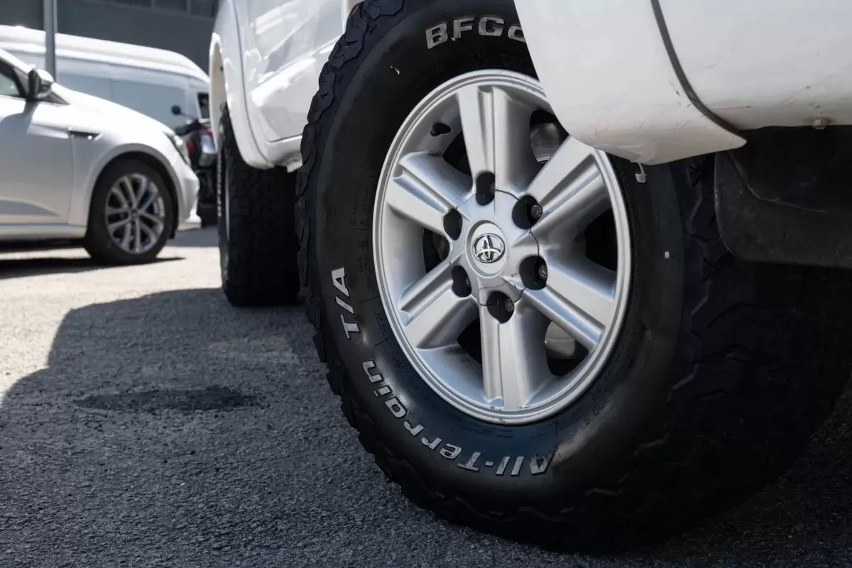 Toyota Hilux 2.5 D-4D 4WD CE AC - foto 5