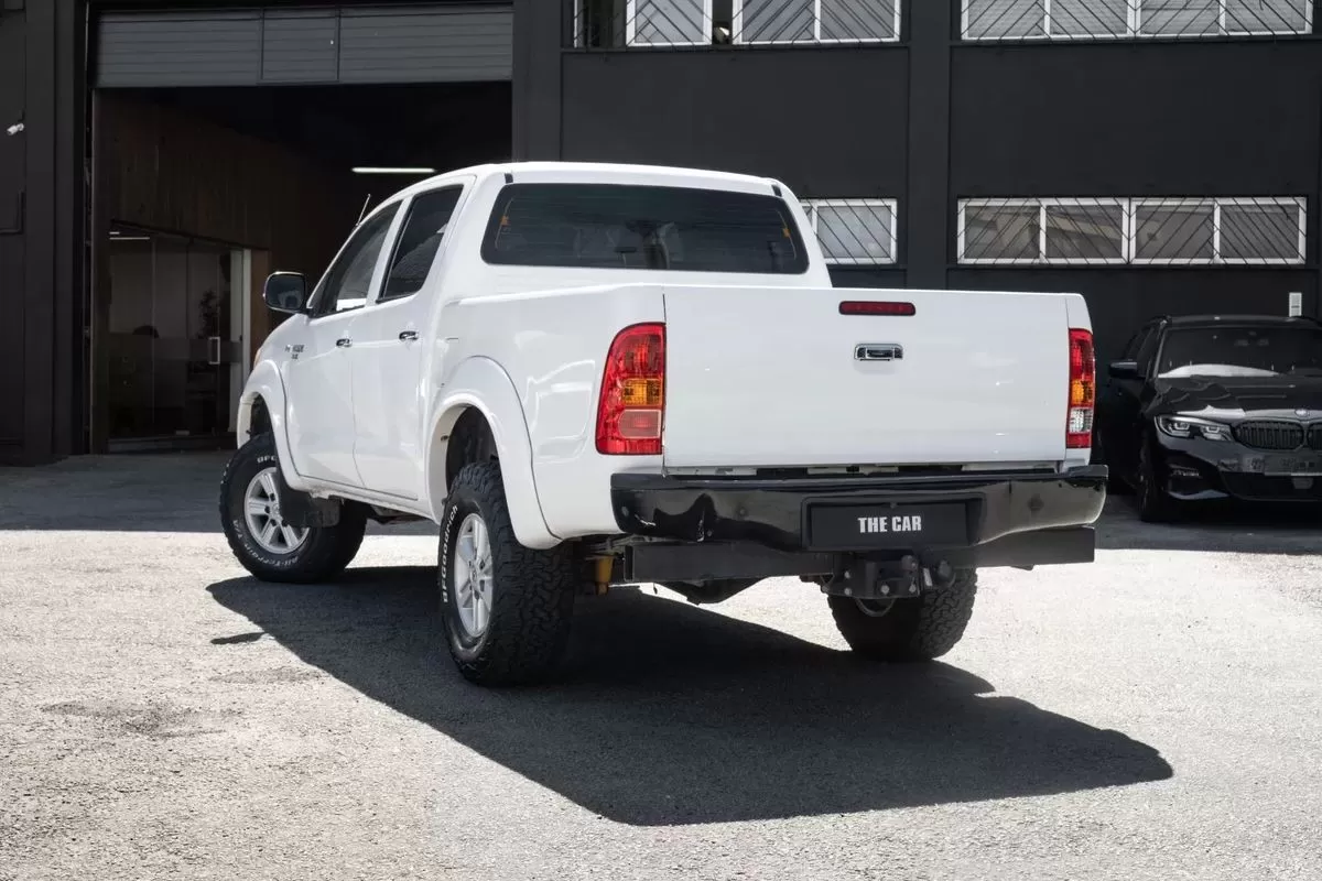 Toyota Hilux 2.5 D-4D 4WD CE AC - foto 6