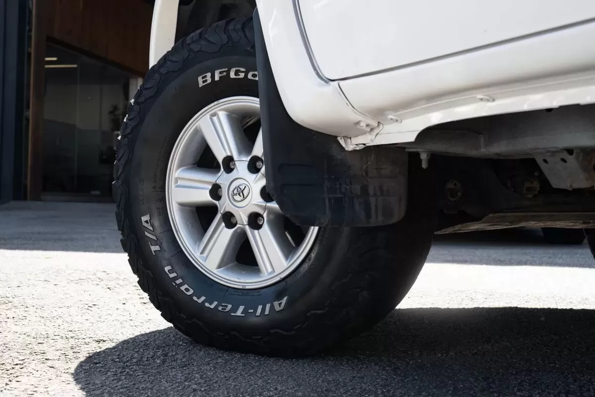 Toyota Hilux 2.5 D-4D 4WD CE AC - foto 7
