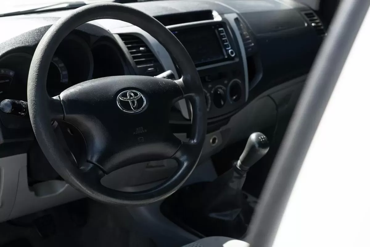 Toyota Hilux 2.5 D-4D 4WD CE AC - foto 8