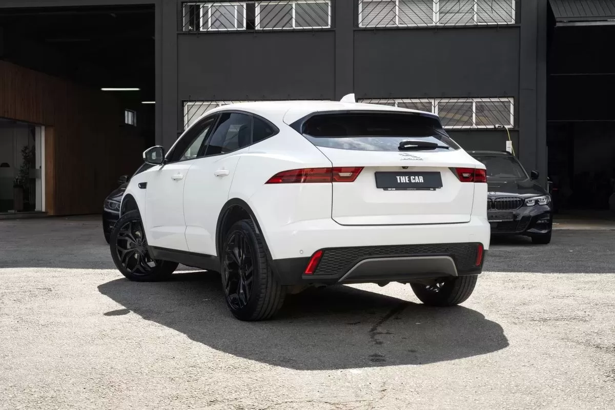 Jaguar E-Pace 2.0 i4D R-Dynamic SE - foto 2