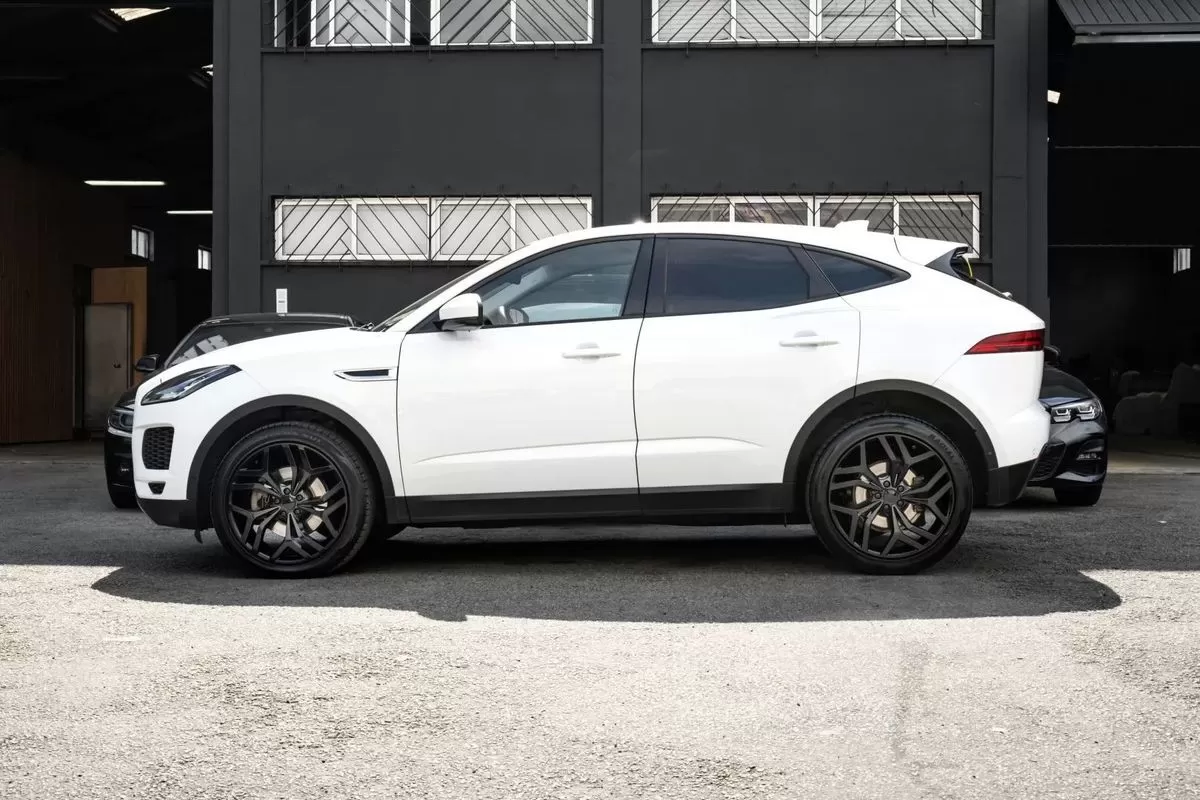 Jaguar E-Pace 2.0 i4D R-Dynamic SE - foto 4