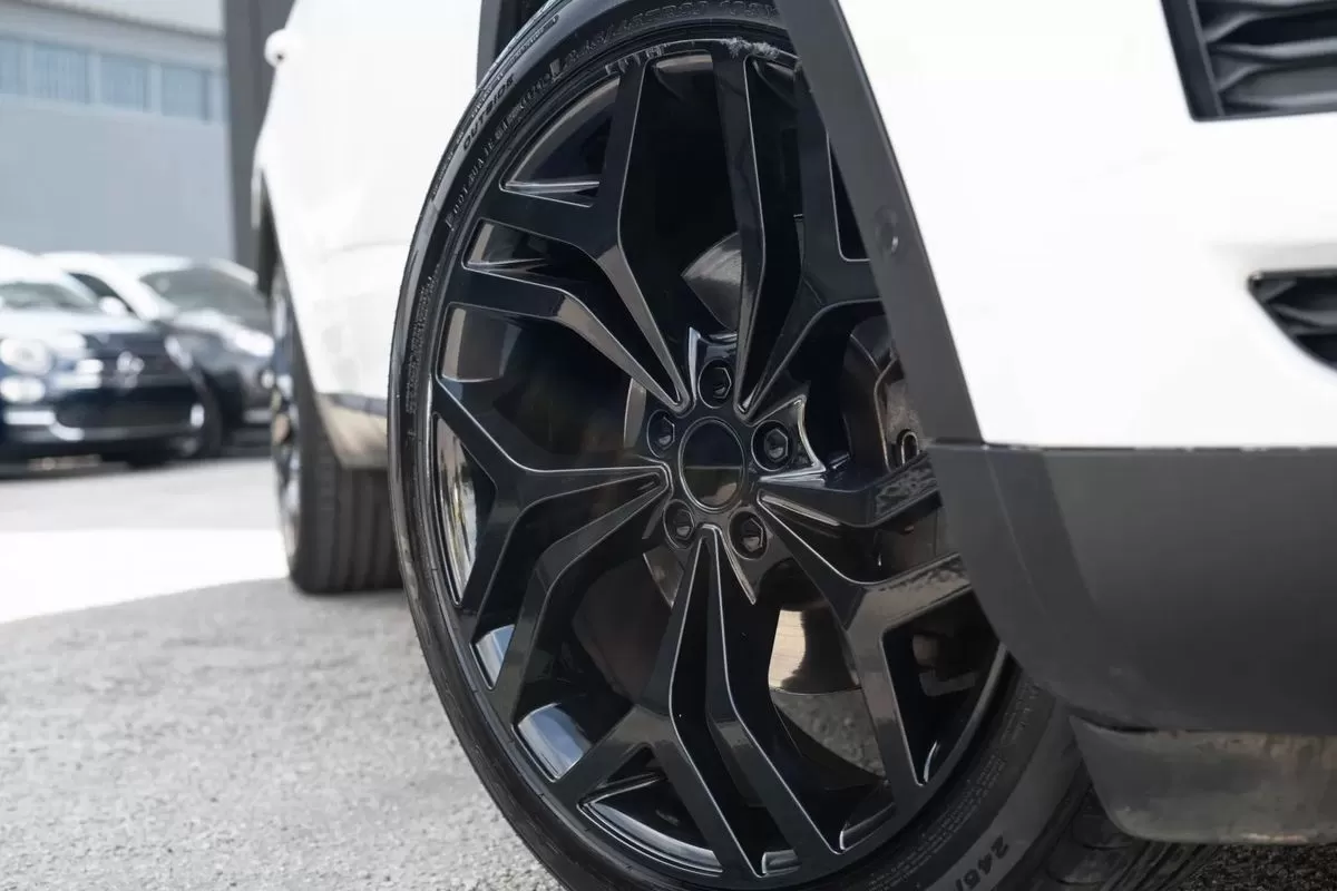 Jaguar E-Pace 2.0 i4D R-Dynamic SE - foto 7