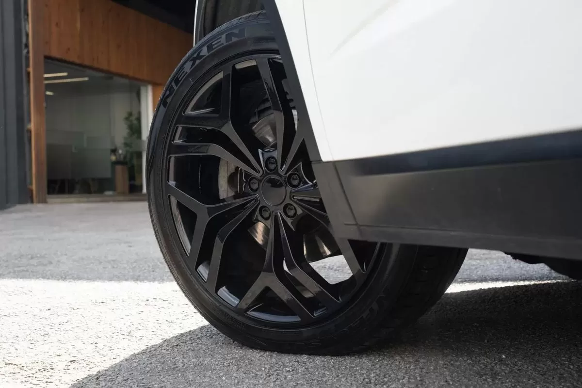 Jaguar E-Pace 2.0 i4D R-Dynamic SE - foto 8