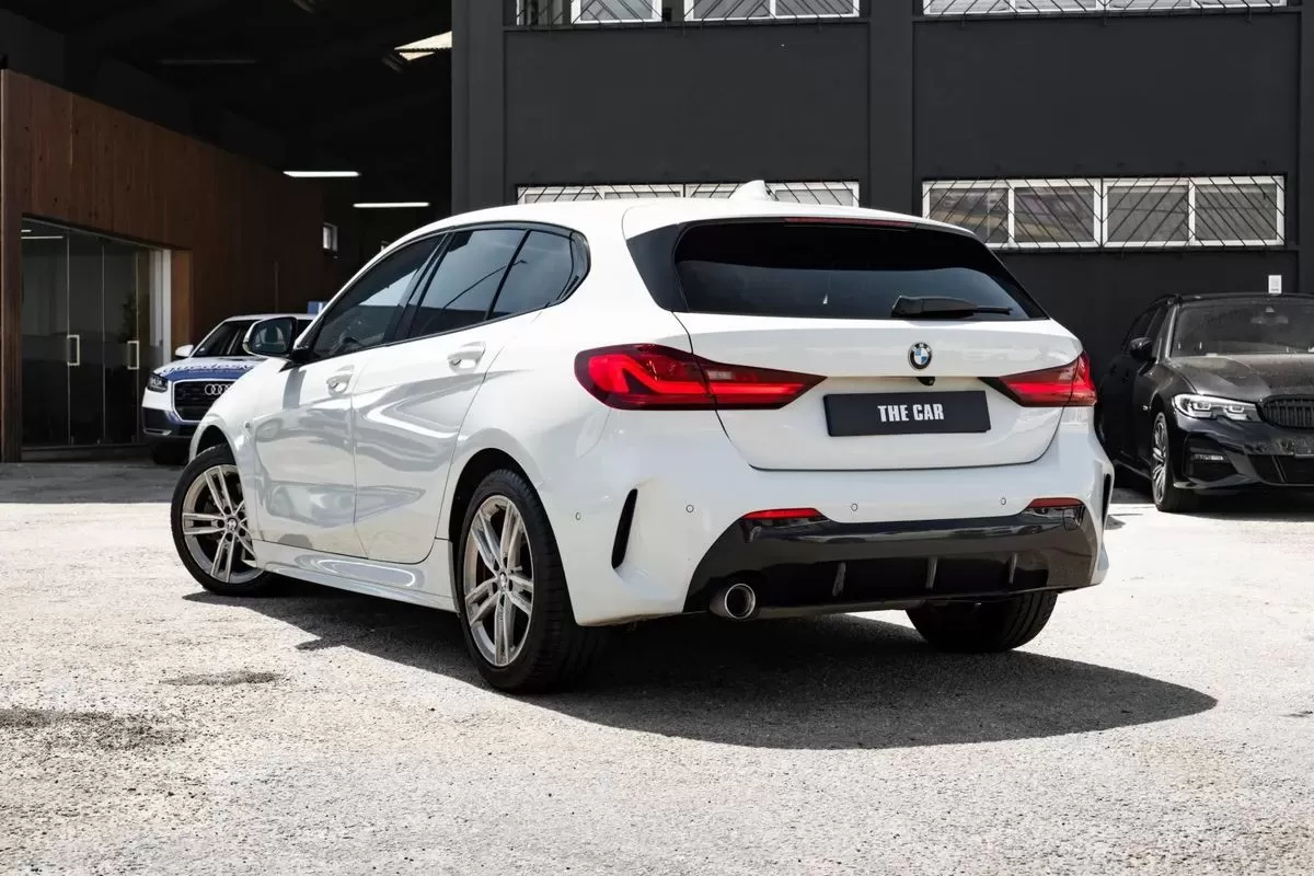 BMW 116 d Pack Desportivo M Auto - foto 2