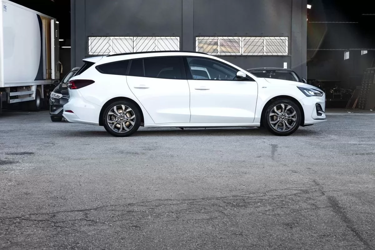 Ford Focus SW 1.5 TDCi EcoBlue ST-Line - foto 2