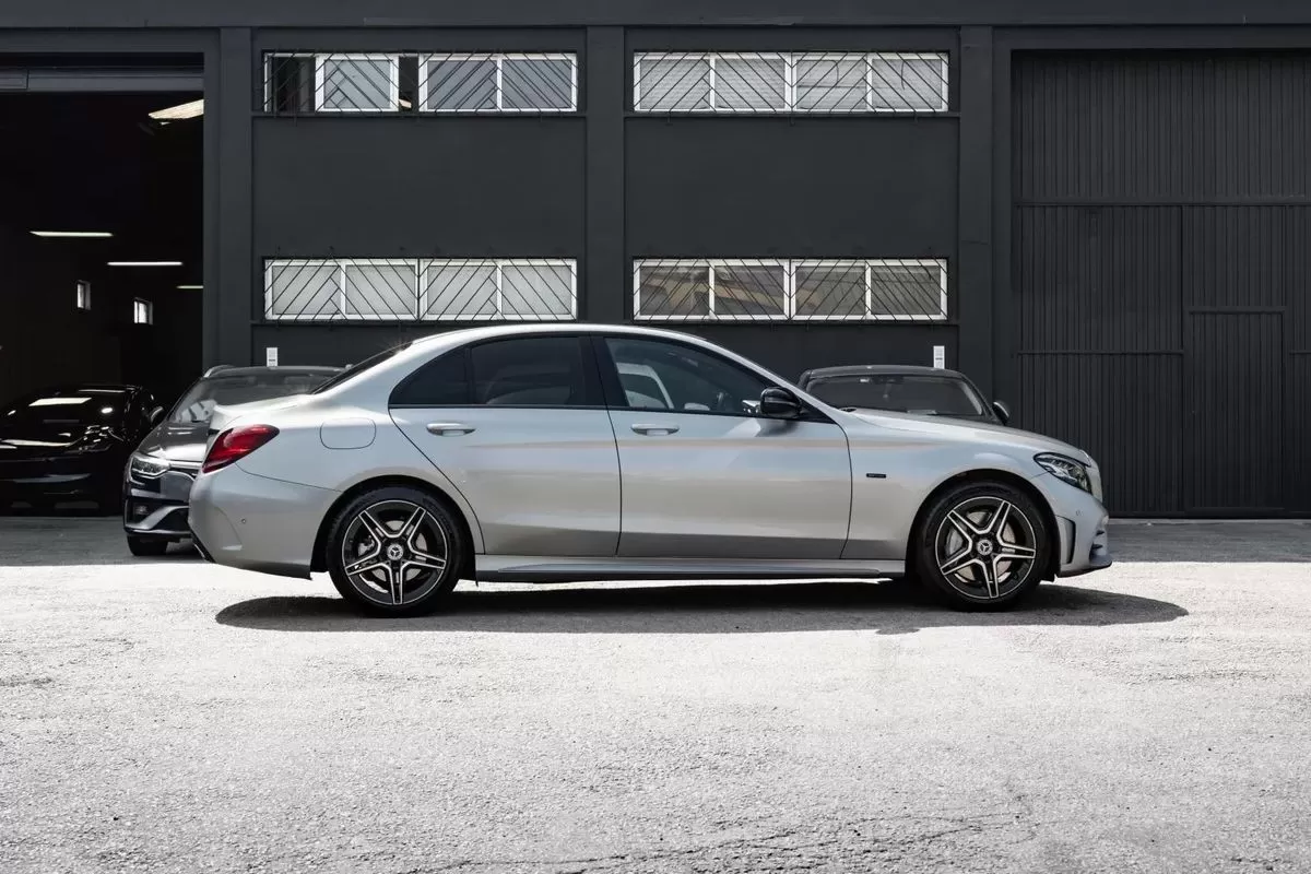Mercedes-Benz C 300 de AMG Line - foto 2