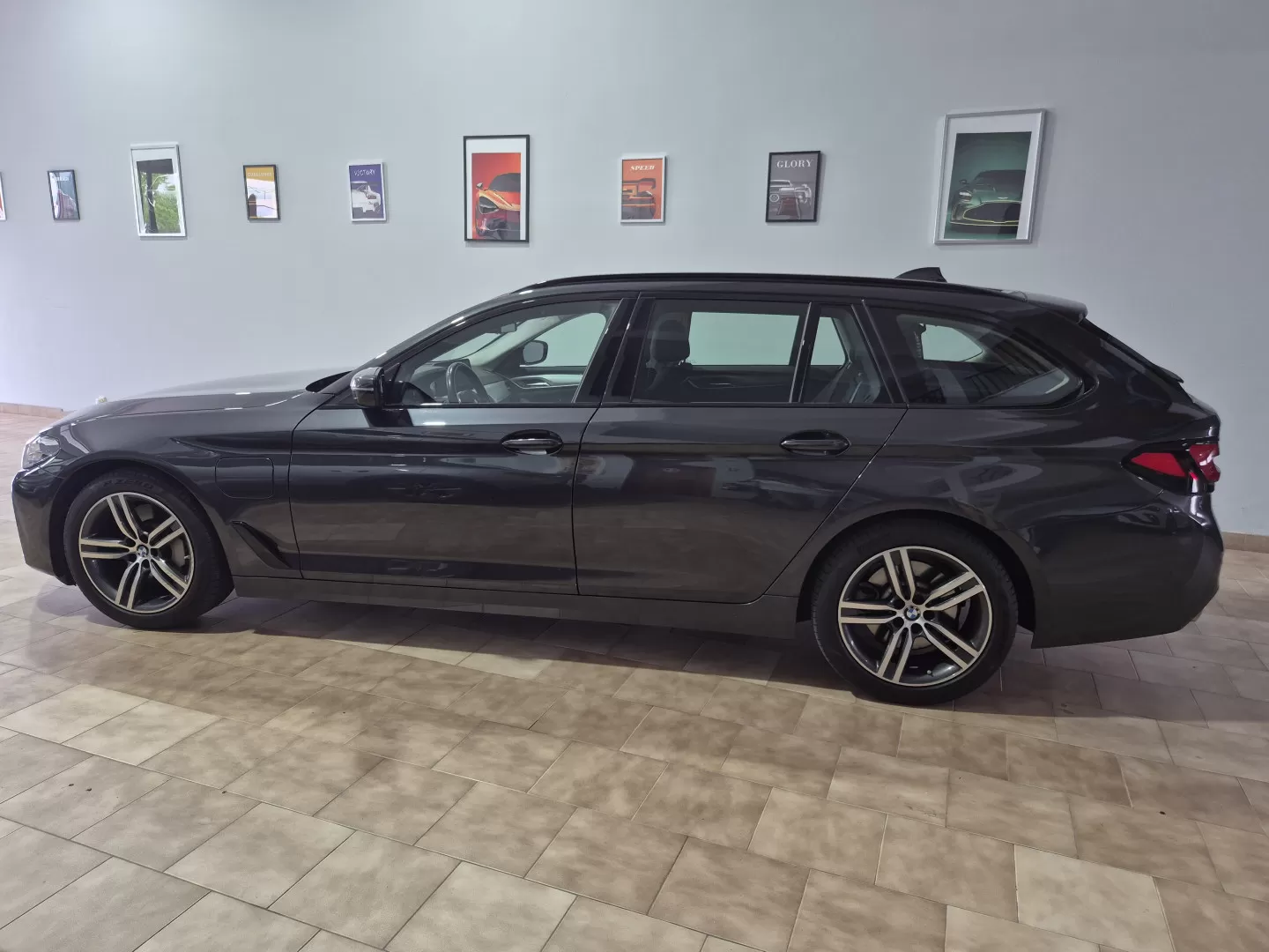 BMW 530e e xDrive Pack Desportivo M - foto 4