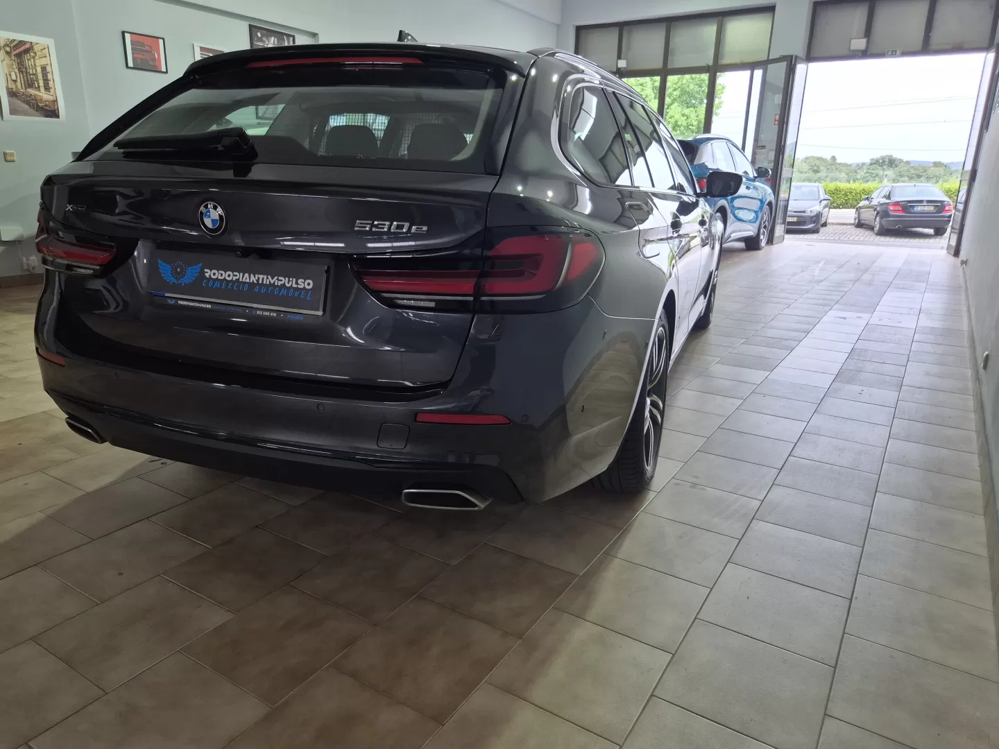 BMW 530e e xDrive Pack Desportivo M - foto 7