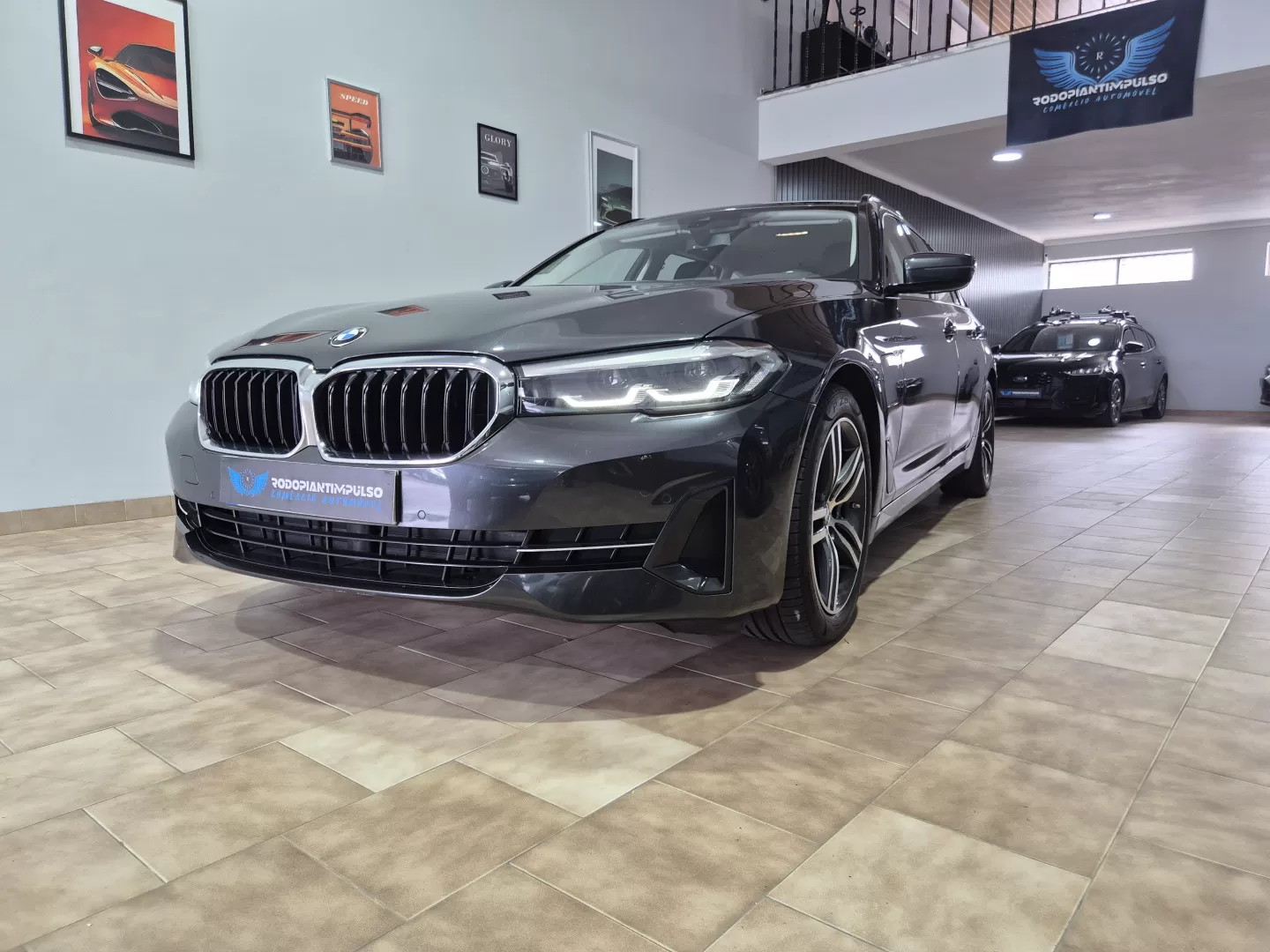 BMW 530e e xDrive Pack Desportivo M - foto 8