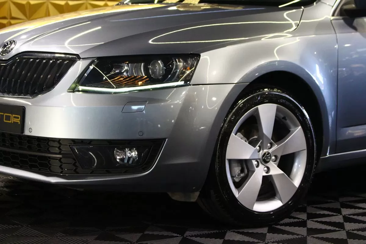 Skoda Octavia 1.6 TDI Sportline Pack - foto 2