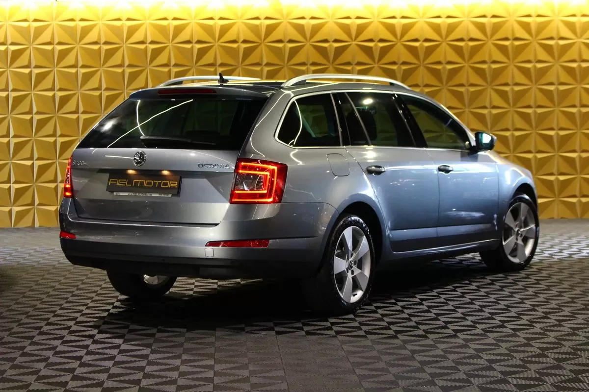 Skoda Octavia 1.6 TDI Sportline Pack - foto 8