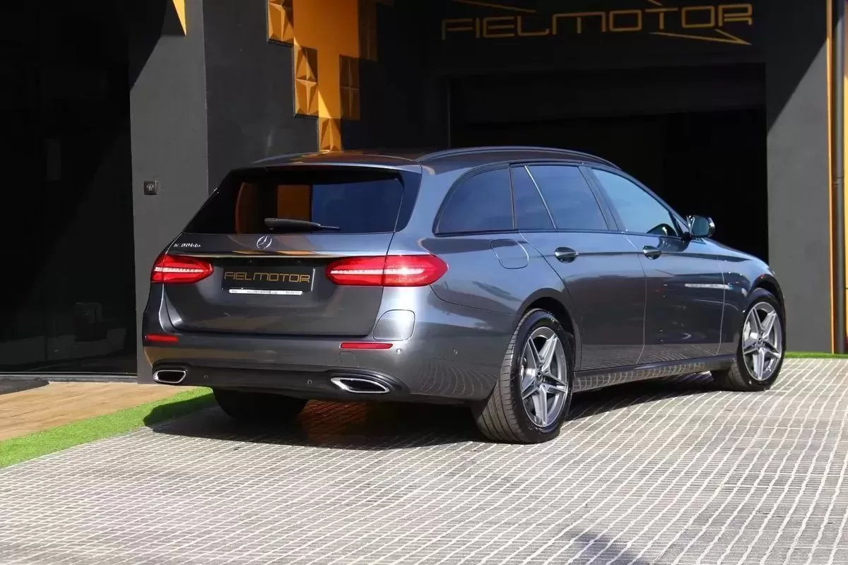 Mercedes-Benz E 300 de AMG Line - foto 6