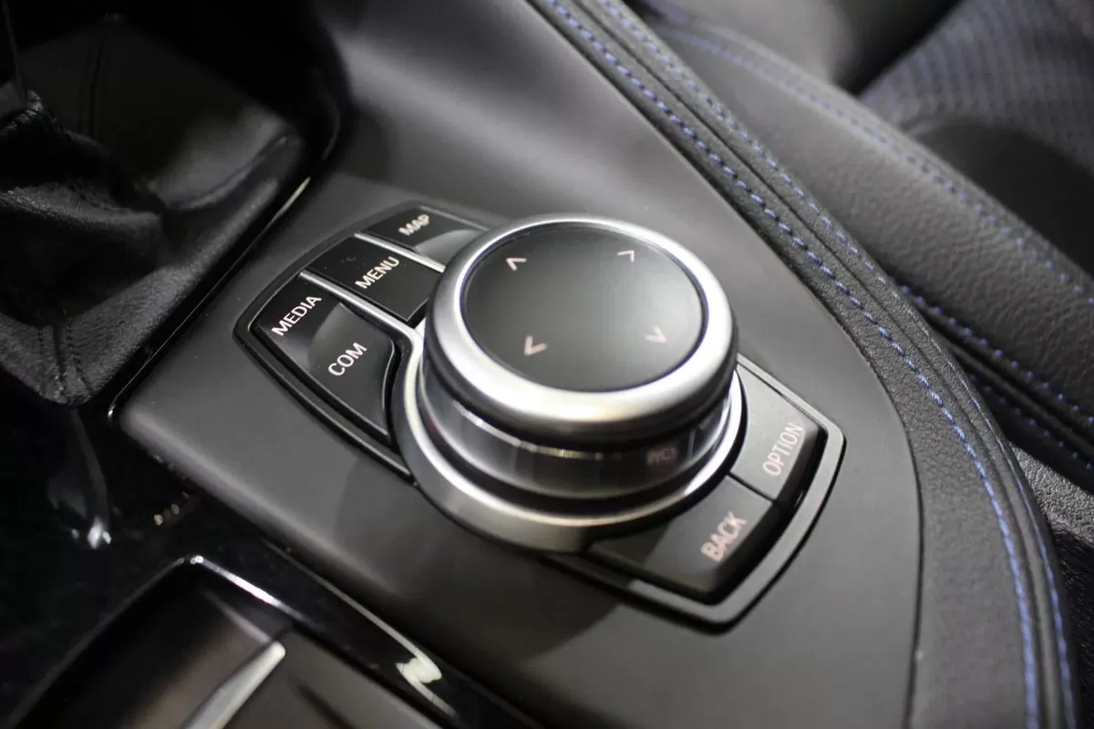 BMW X1 16 d sDrive Pack M Auto - foto 8