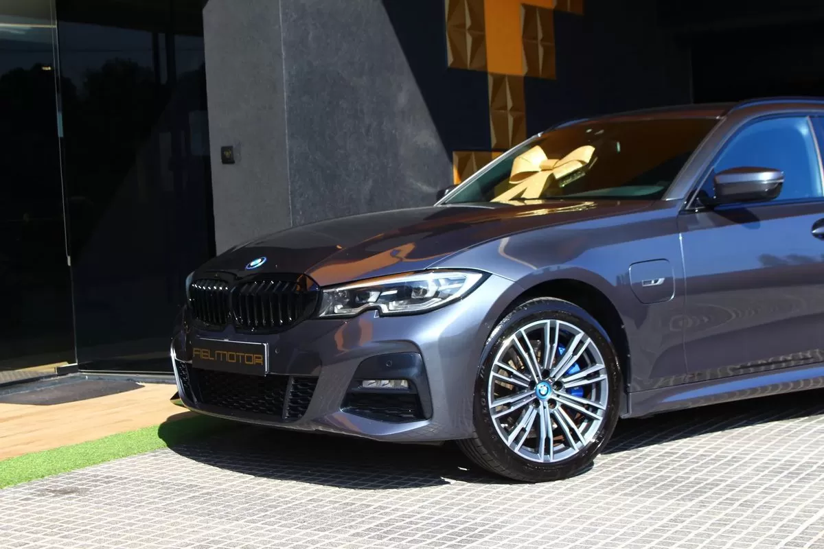 BMW 320 - foto 2