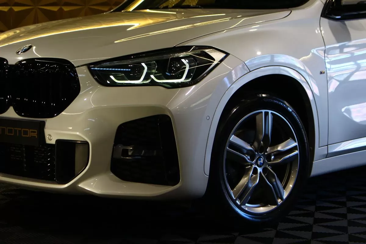 BMW X1 16 d sDrive Pack M Auto - foto 2