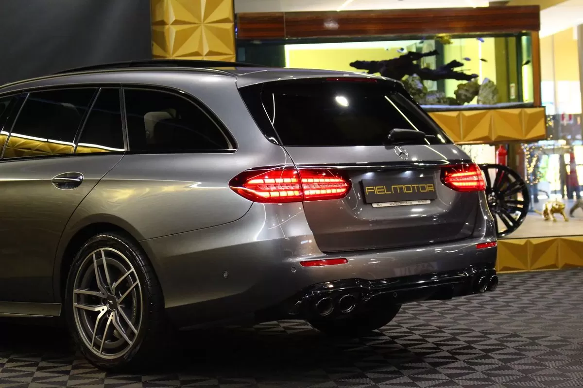 Mercedes-Benz E 53 AMG 4Matic+ - foto 6