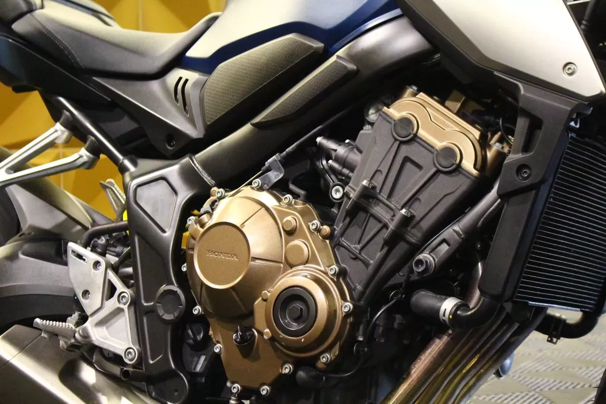 Honda CB 650R E-Clutch - foto 4