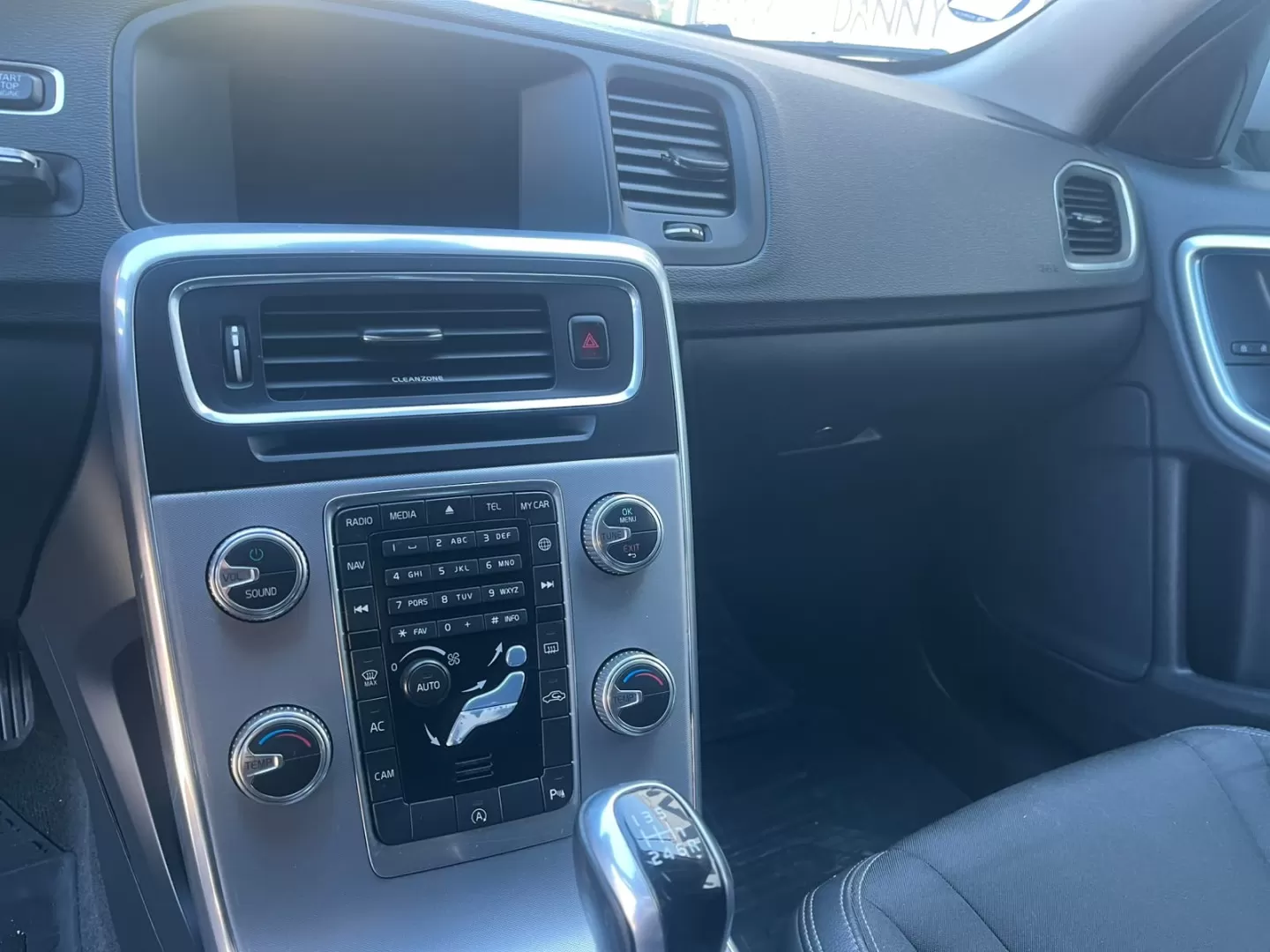 Volvo V60 2.0 D2 R-Design - foto 7