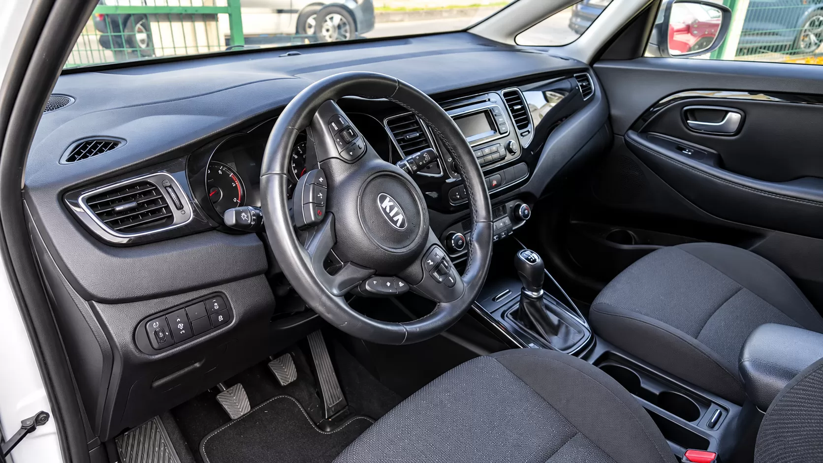 Kia Carens 1.7 CRDi ISG TX 7DCT - foto 4