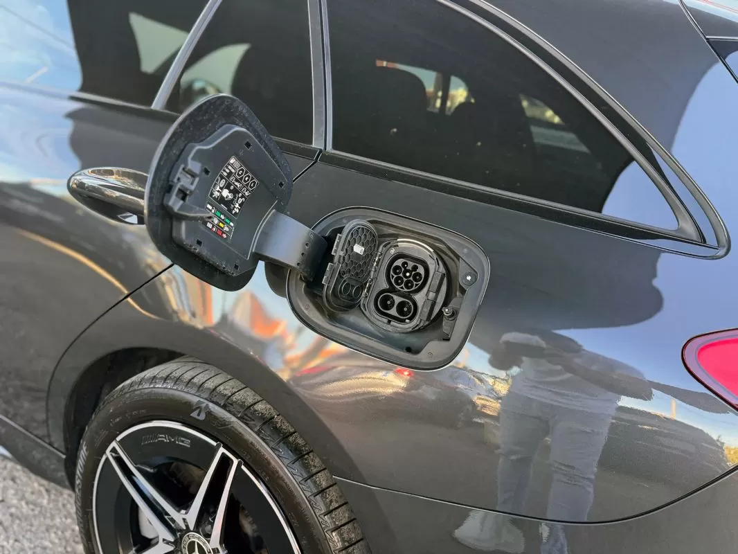Mercedes-Benz C 300 e AMG Line - foto 5