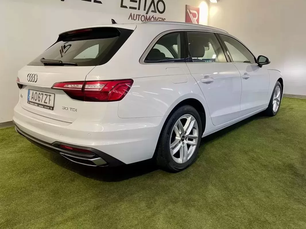 Audi A4 Avant 30 TDI S tronic - foto 7