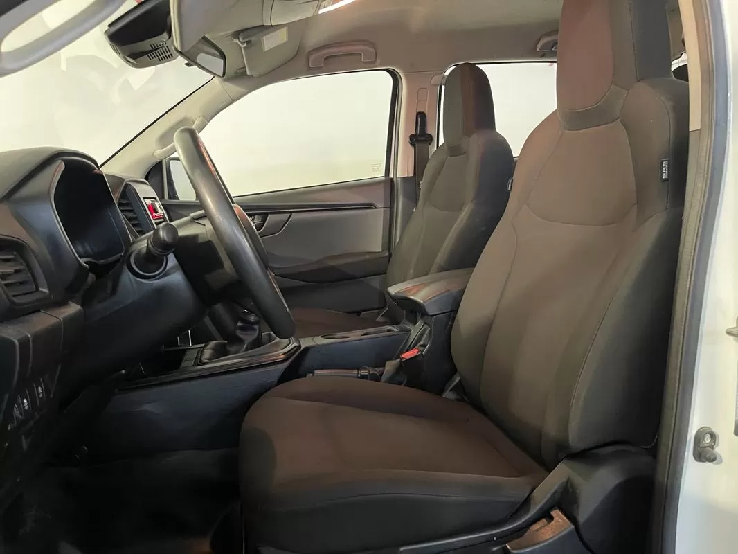 Isuzu  D-Max 1.9 DDi 4WD 5 Lugares - foto 8
