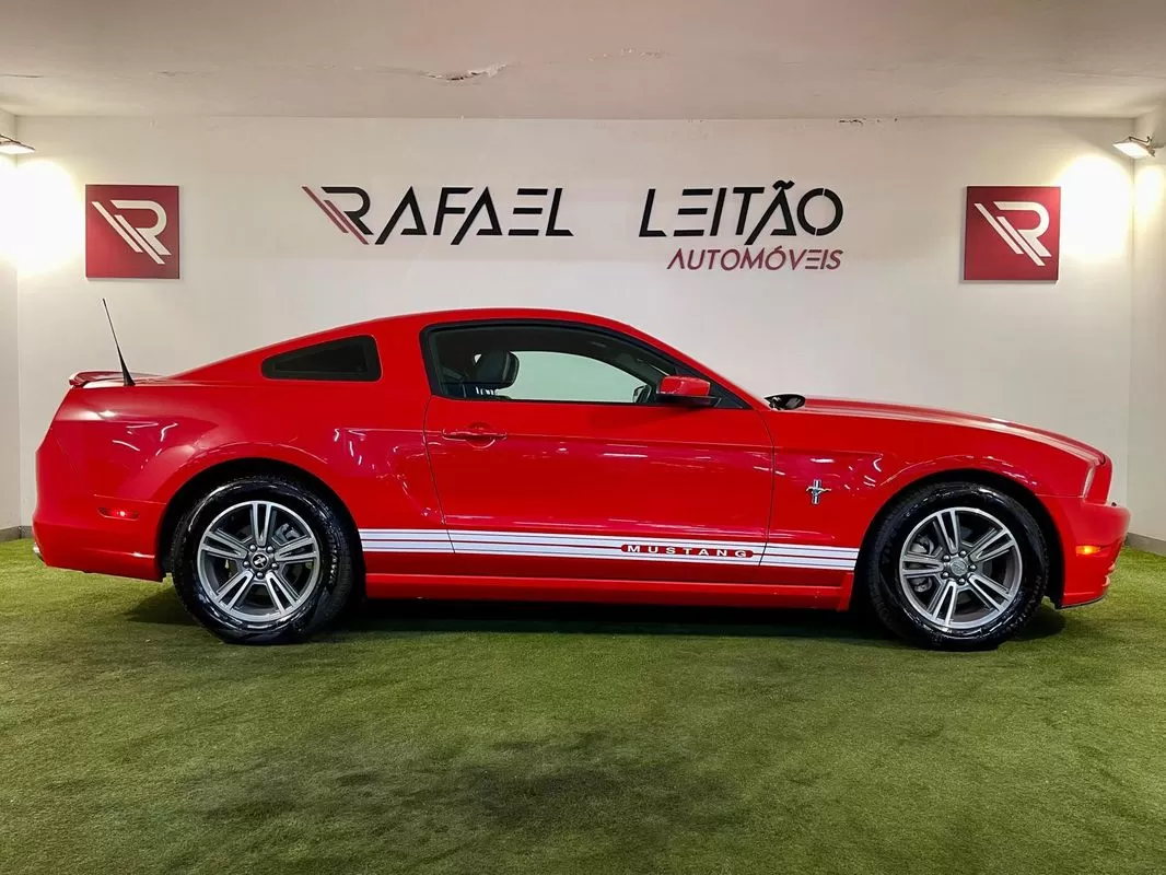 Ford Mustang - foto 7