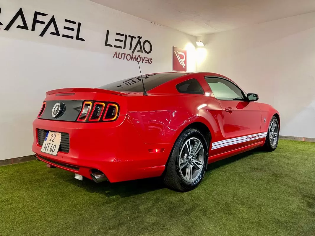 Ford Mustang - foto 8