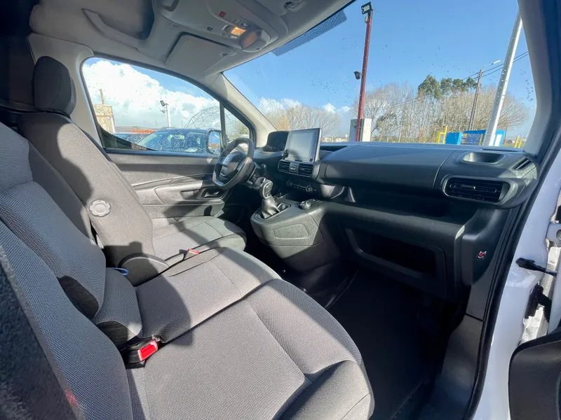 Peugeot  1.5 BlueHDi Premium - foto 8