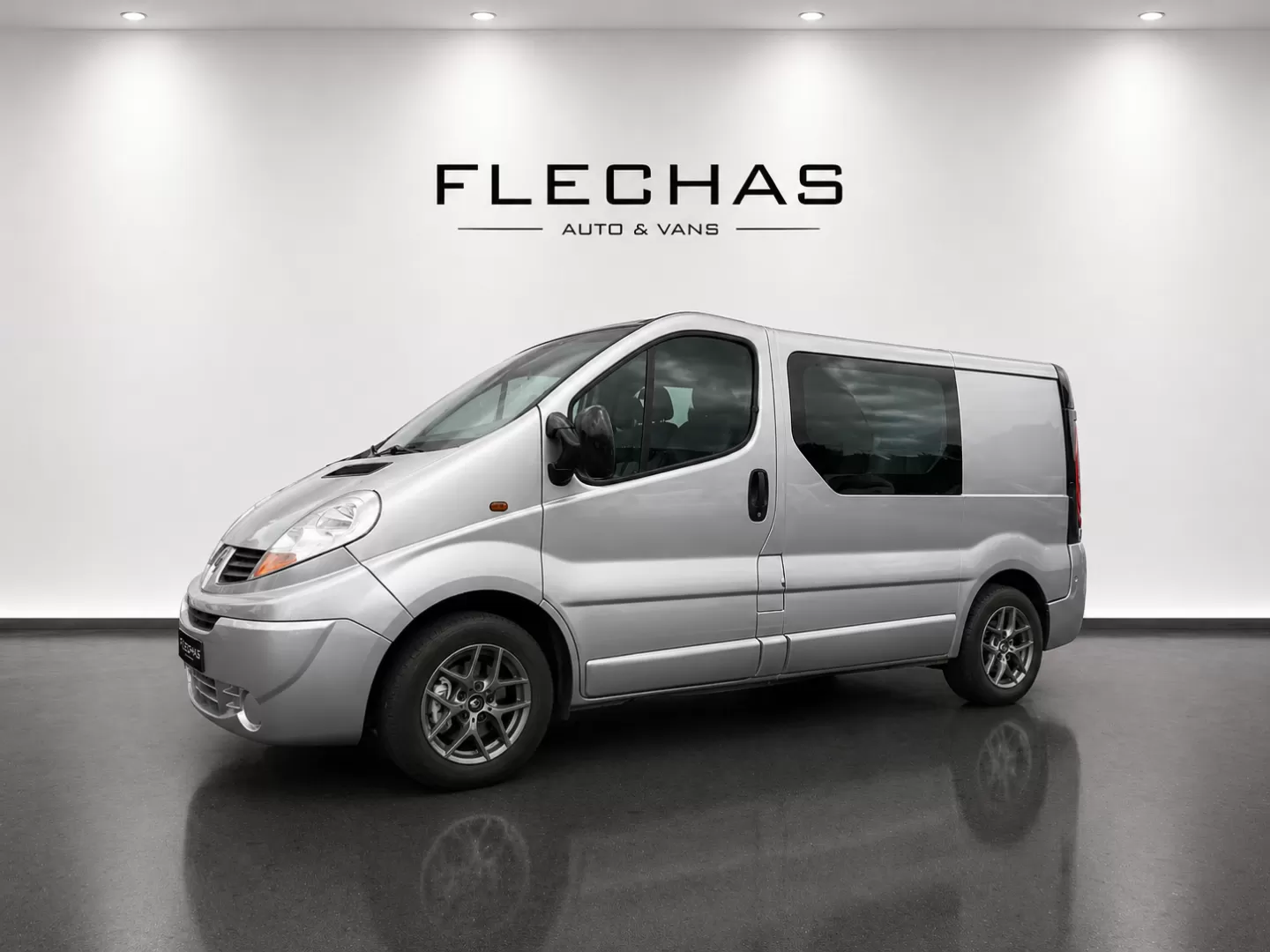 Renault  Trafic 2.0 DCI 115cv 6 Lugares - foto 3