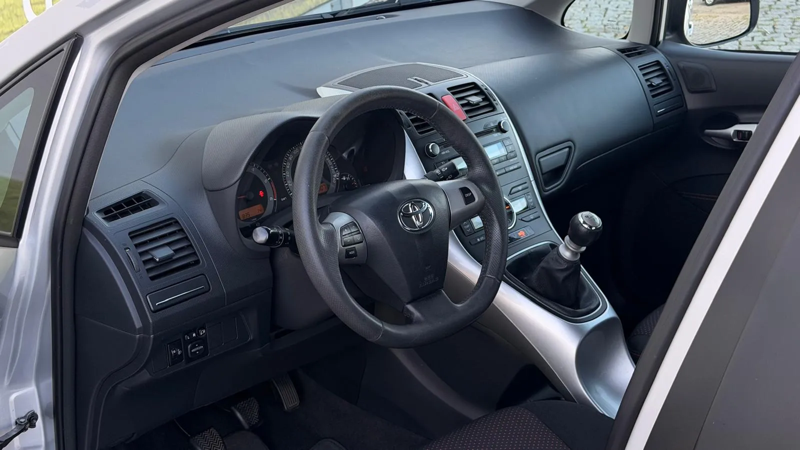 Toyota Auris 1.4 D-4D Exclusive+P.Sport - foto 5