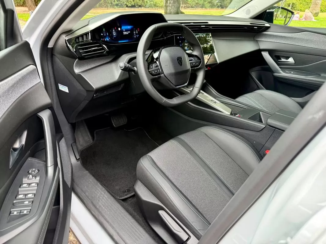 Peugeot 408  Hybrid 136 E  Dsc6 Allure - foto 2