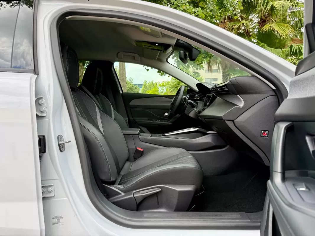 Peugeot 408  Hybrid 136 E  Dsc6 Allure - foto 6