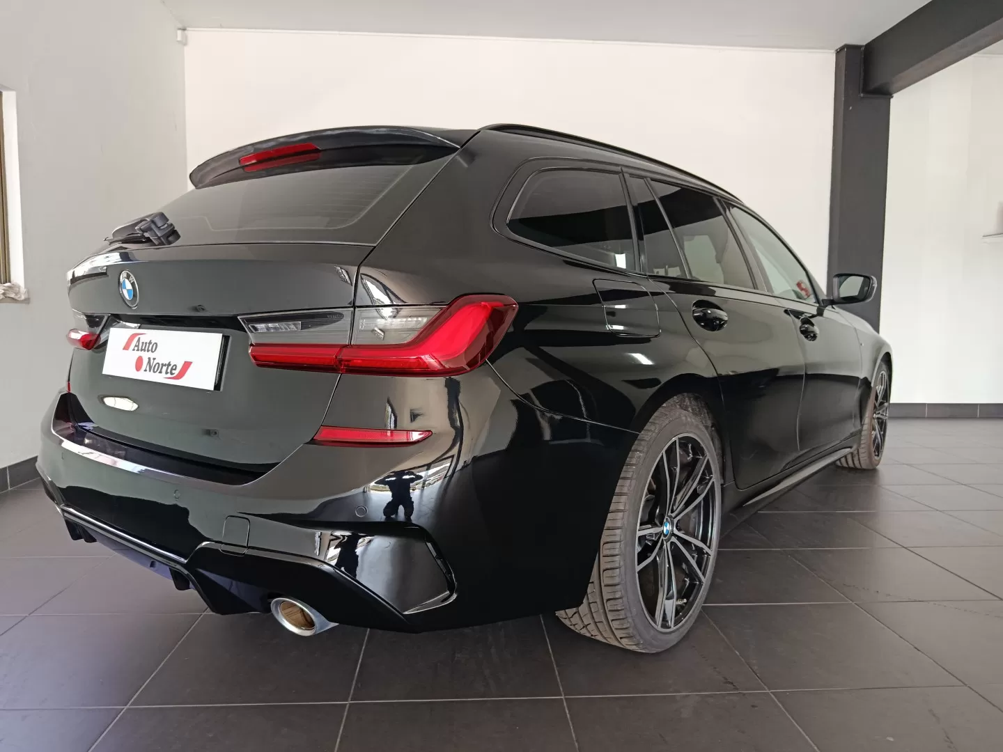 BMW 320 d Pack Desportivo M Auto - foto 5