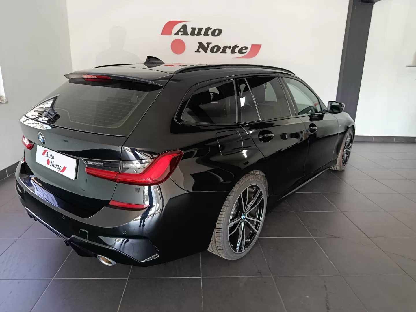 BMW 320 d Pack Desportivo M Auto - foto 6