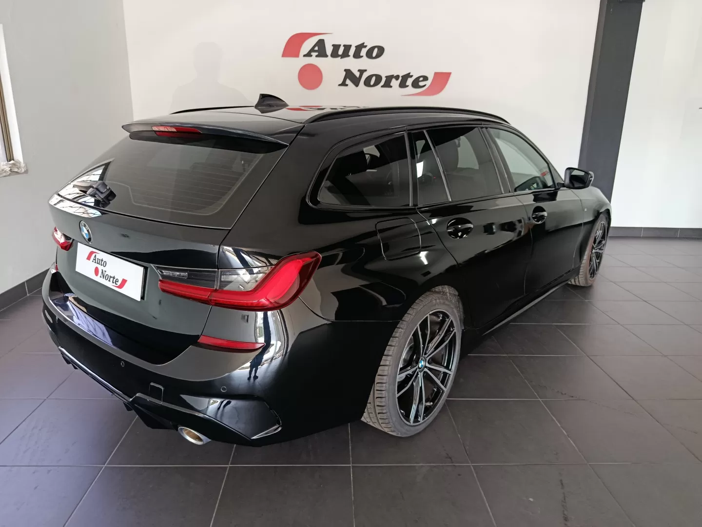 BMW 320 d Pack Desportivo M Auto - foto 7