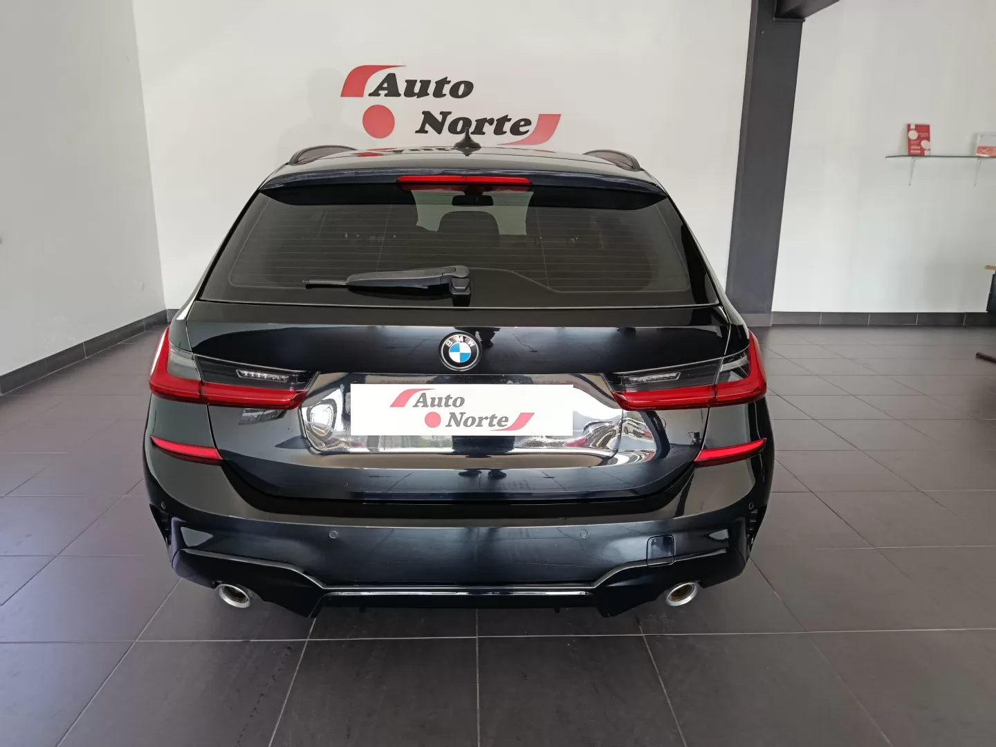 BMW 320 d Pack Desportivo M Auto - foto 8