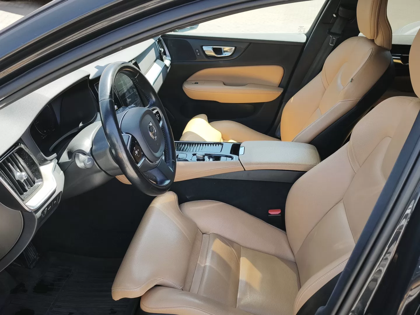 Volvo V60 2.0 T8 AWD TE Inscription Expression - foto 8
