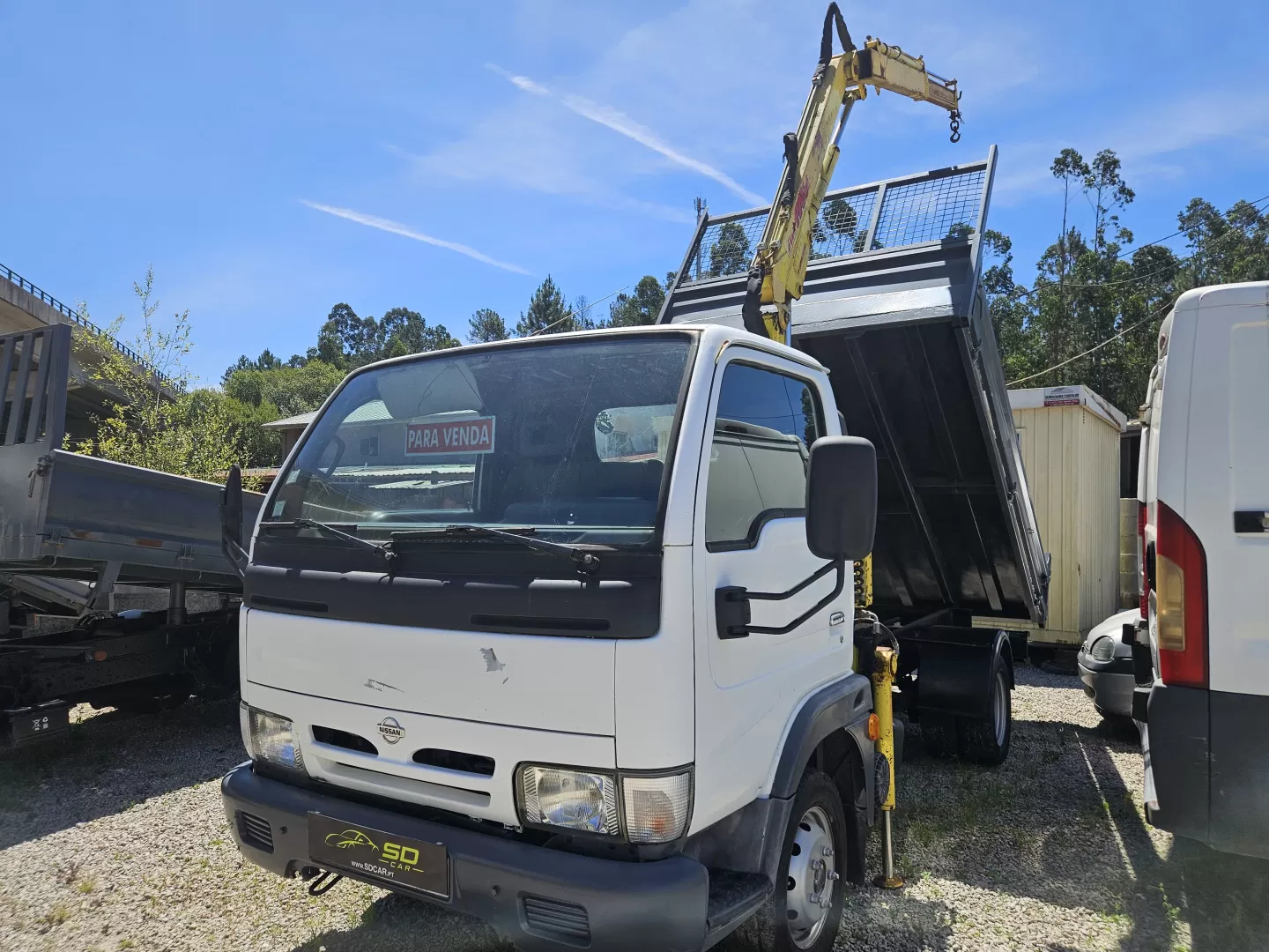 Nissan  Cabstar com grua e báscula