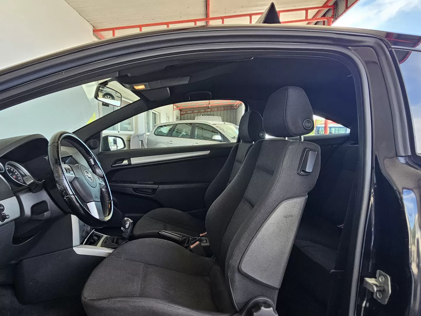 Opel Astra GTC 1.3 CDTI - foto 5