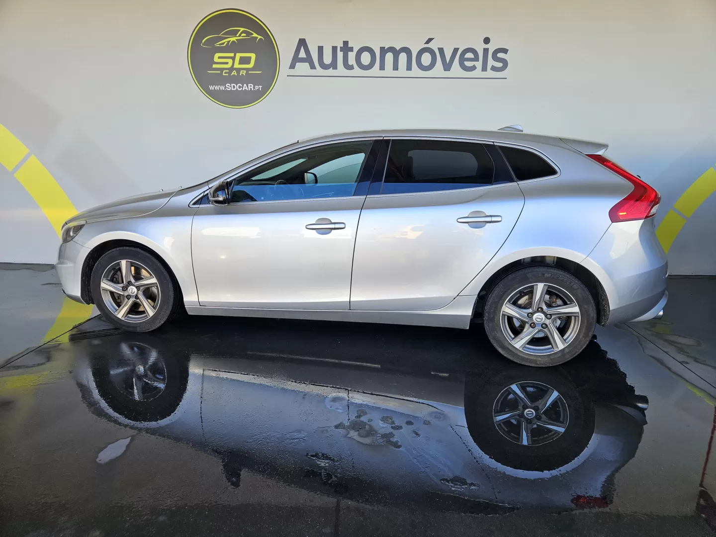 Volvo V40 2.0 D4 R-Design - foto 2