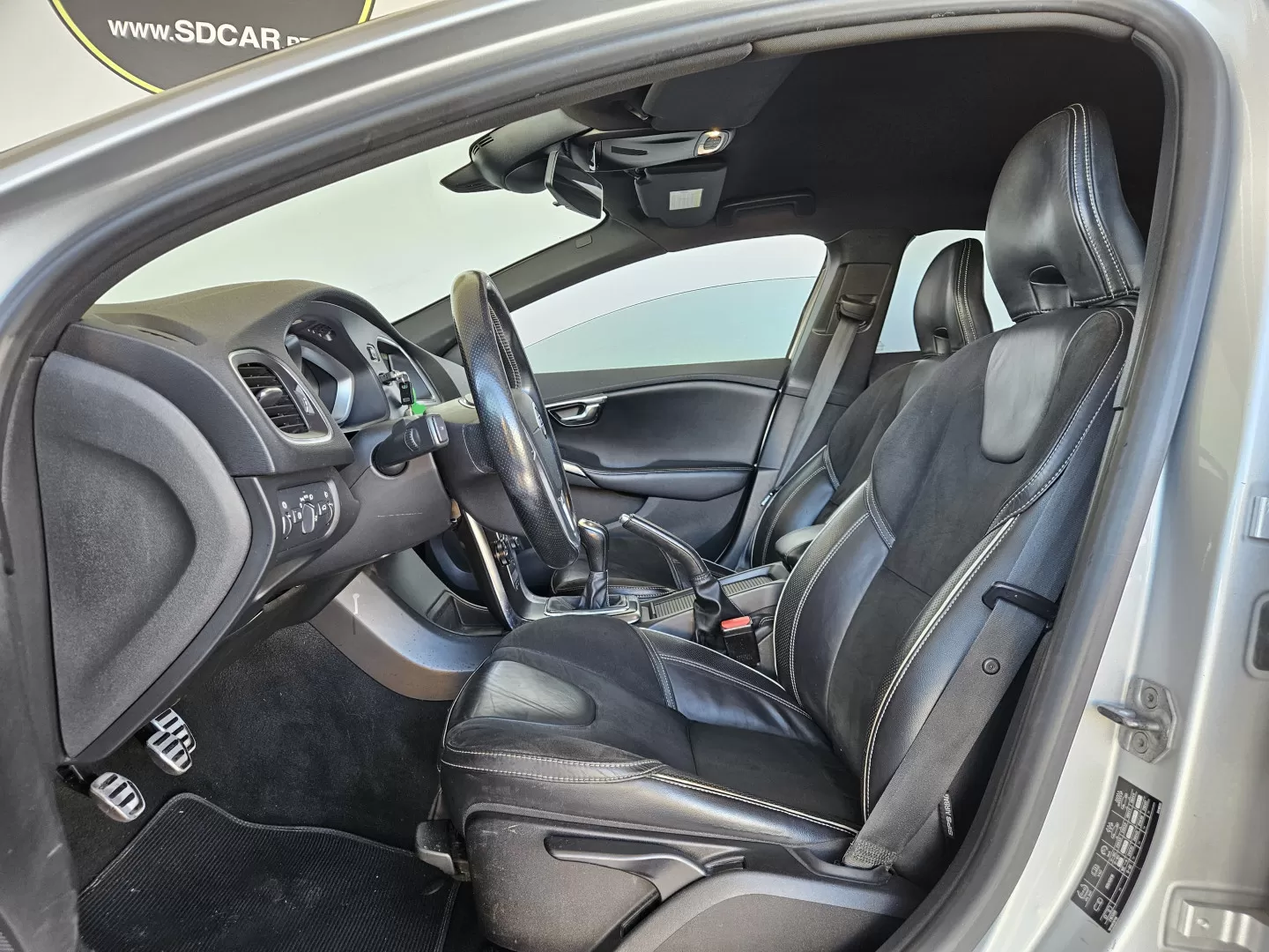 Volvo V40 2.0 D4 R-Design - foto 4